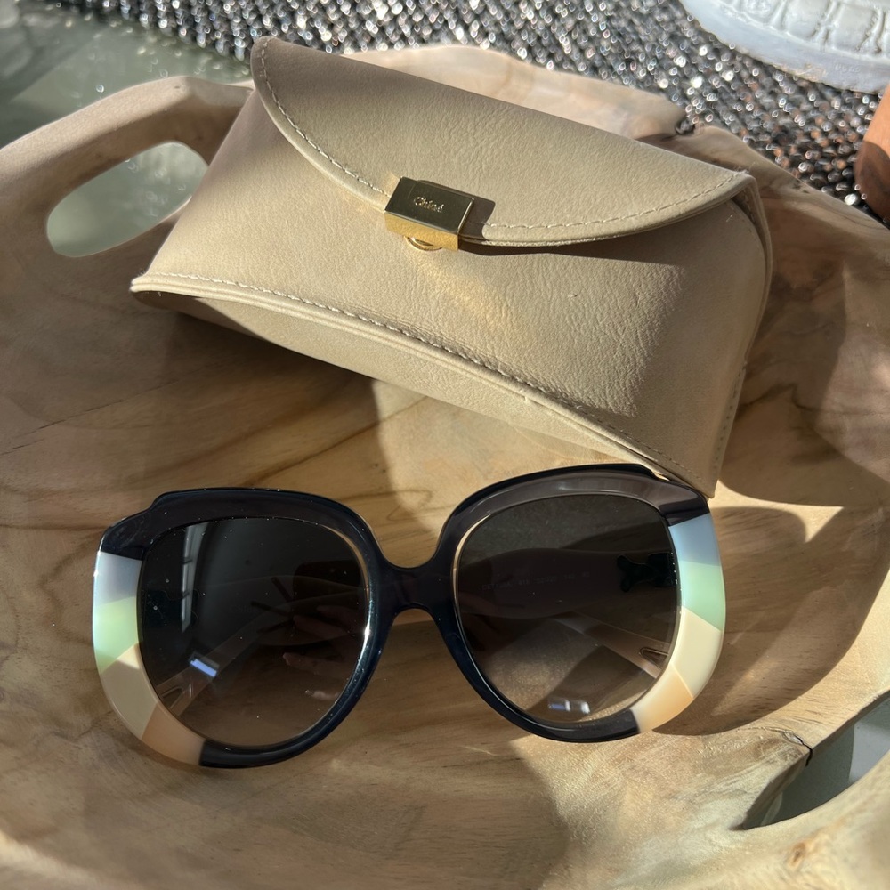 Chloe’ Navy Sunglasses with colorful accent - Picture 4 of 7